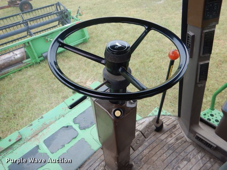 image for item GH9624 1993 John Deere 9500 combine