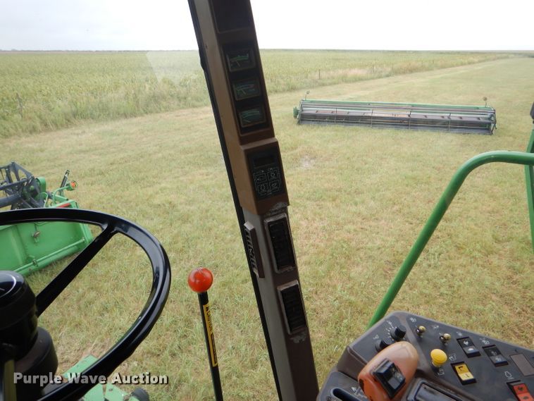 image for item GH9624 1993 John Deere 9500 combine