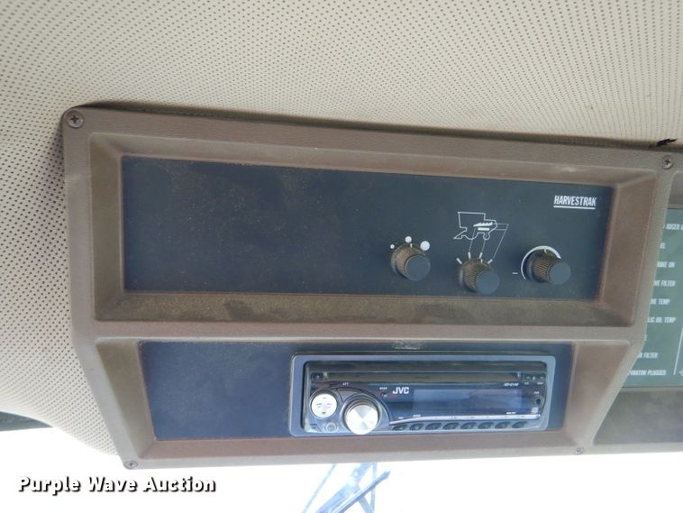 image for item GH9624 1993 John Deere 9500 combine