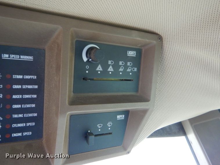 image for item GH9624 1993 John Deere 9500 combine