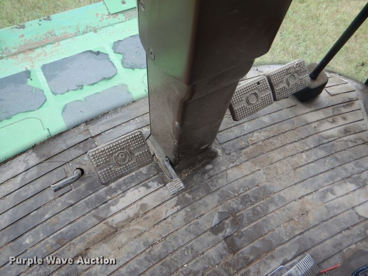 image for item GH9624 1993 John Deere 9500 combine