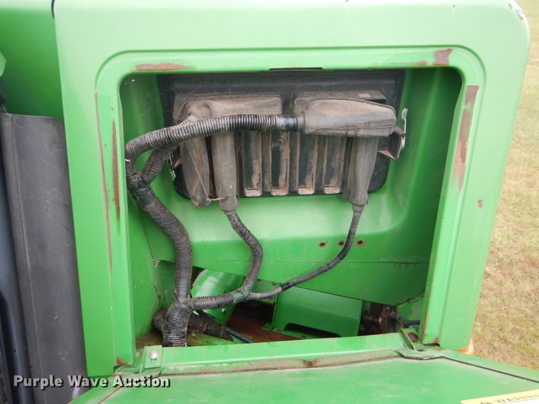 image for item GH9624 1993 John Deere 9500 combine