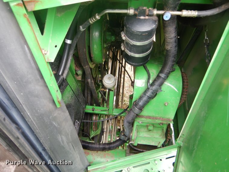 image for item GH9624 1993 John Deere 9500 combine
