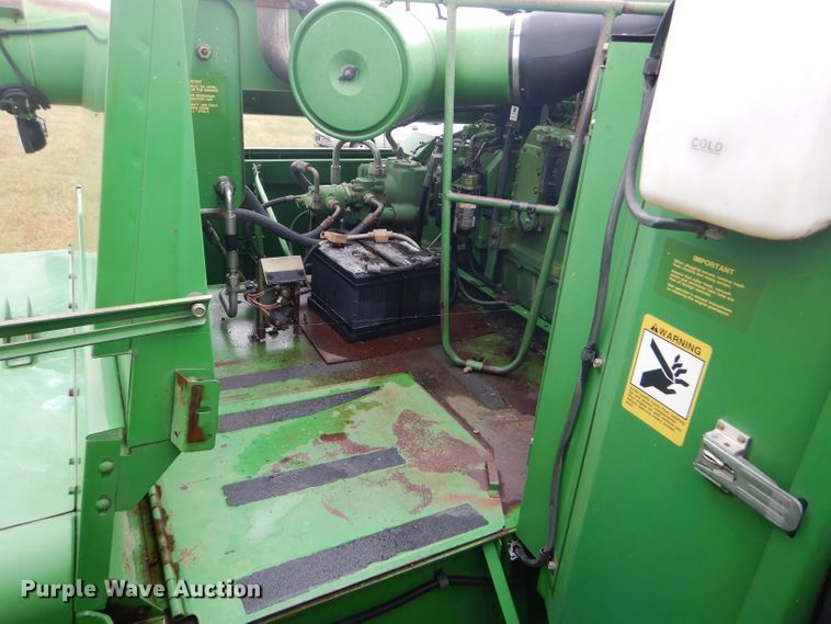 image for item GH9624 1993 John Deere 9500 combine