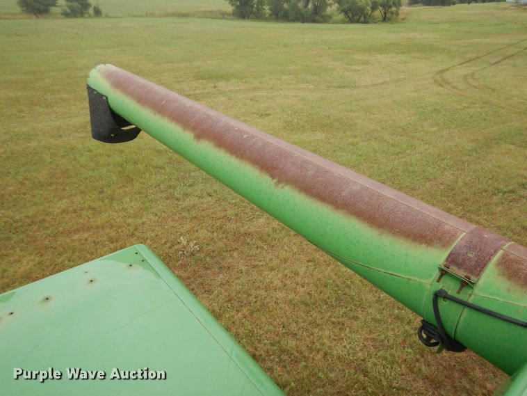 image for item GH9624 1993 John Deere 9500 combine