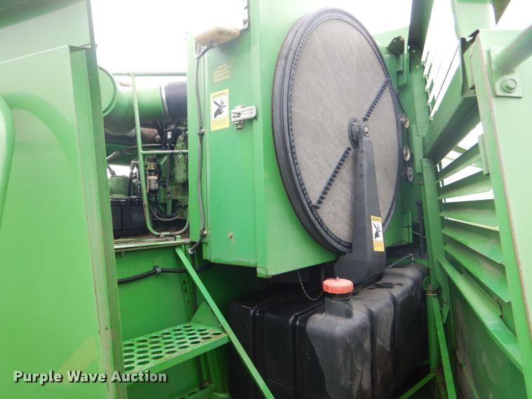 image for item GH9624 1993 John Deere 9500 combine