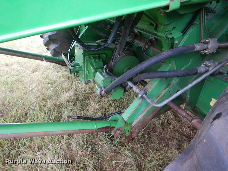 image for item GH9624 1993 John Deere 9500 combine