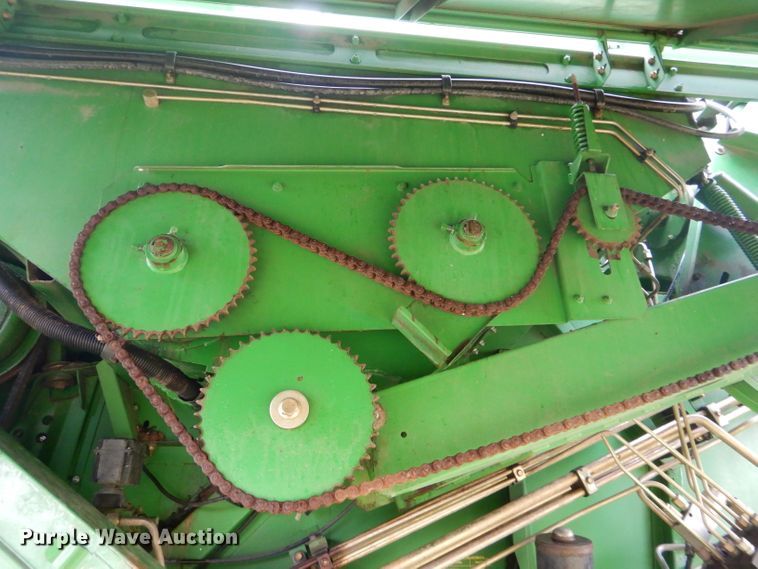 image for item GH9624 1993 John Deere 9500 combine