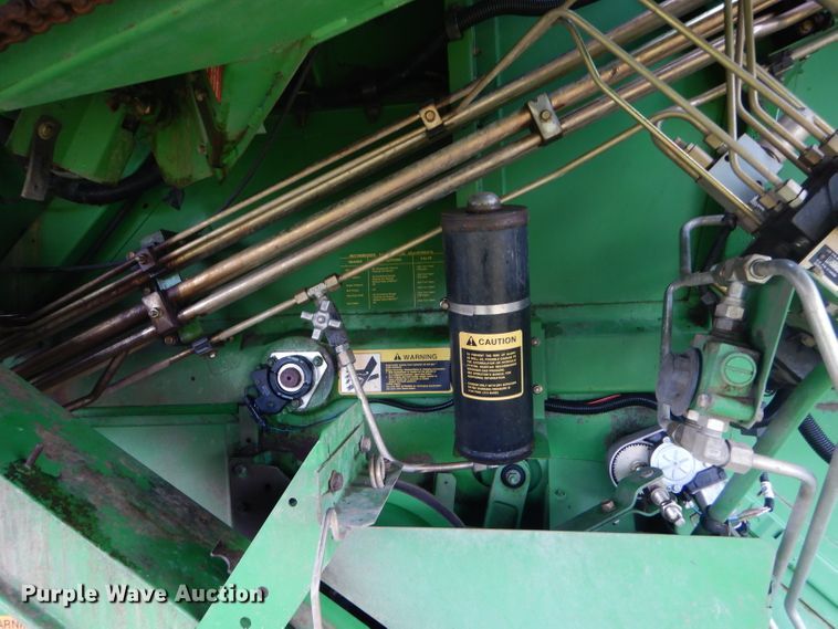 image for item GH9624 1993 John Deere 9500 combine