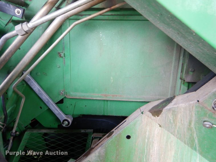 image for item GH9624 1993 John Deere 9500 combine