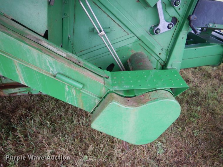 image for item GH9624 1993 John Deere 9500 combine