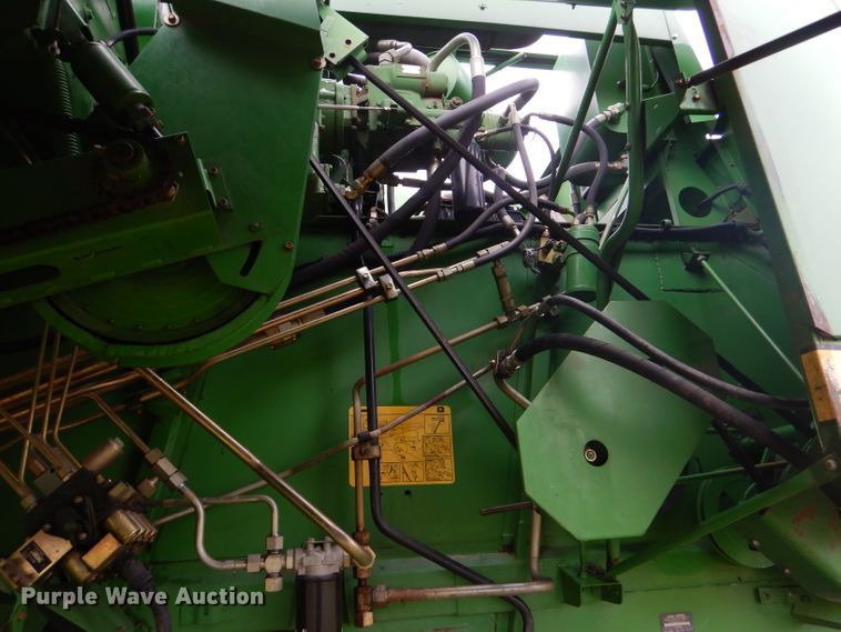 image for item GH9624 1993 John Deere 9500 combine