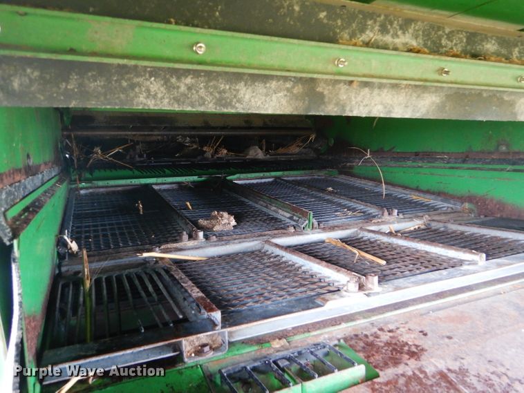 image for item GH9624 1993 John Deere 9500 combine