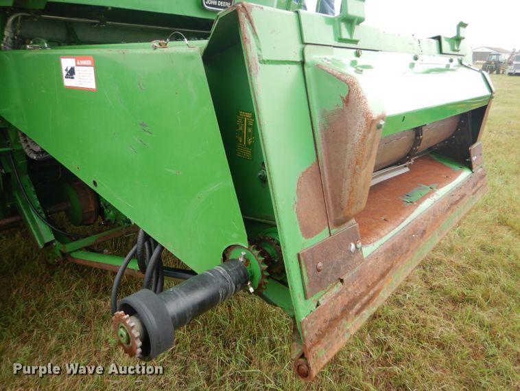image for item GH9624 1993 John Deere 9500 combine