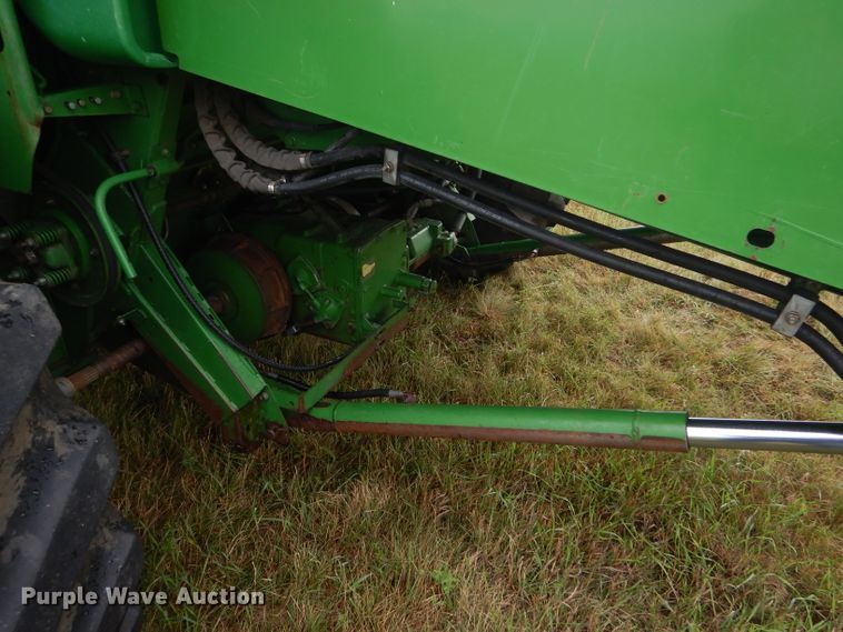 image for item GH9624 1993 John Deere 9500 combine