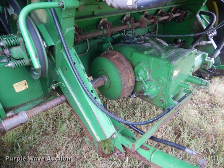 image for item GH9624 1993 John Deere 9500 combine