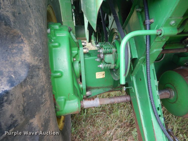 image for item GH9624 1993 John Deere 9500 combine