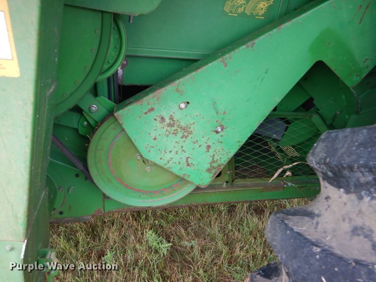 image for item GH9624 1993 John Deere 9500 combine