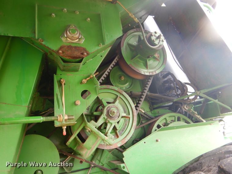 image for item GH9624 1993 John Deere 9500 combine