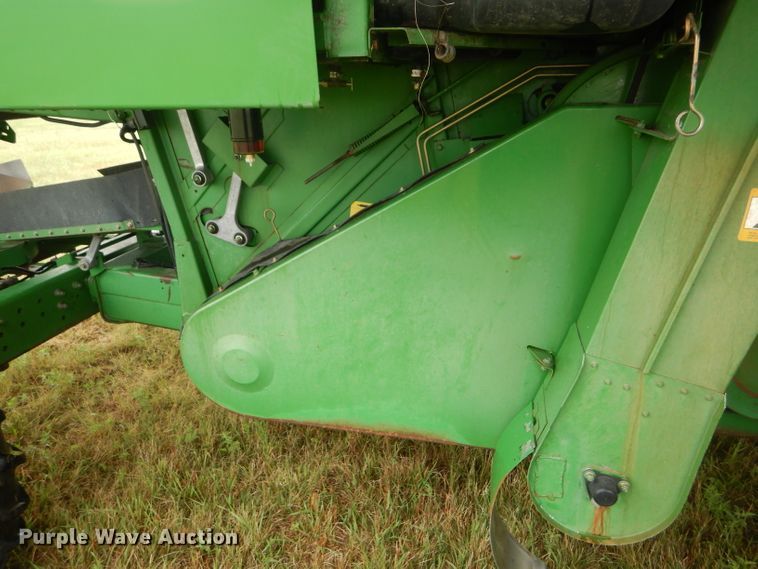 image for item GH9624 1993 John Deere 9500 combine
