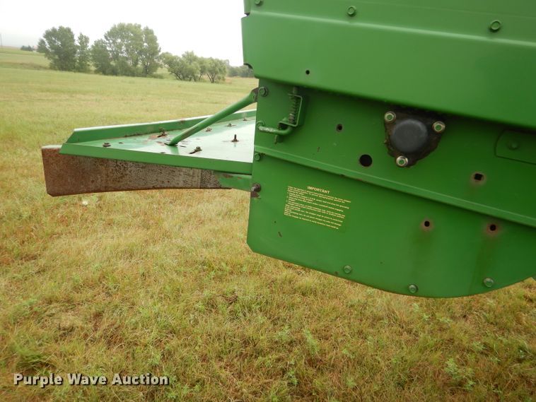 image for item GH9624 1993 John Deere 9500 combine