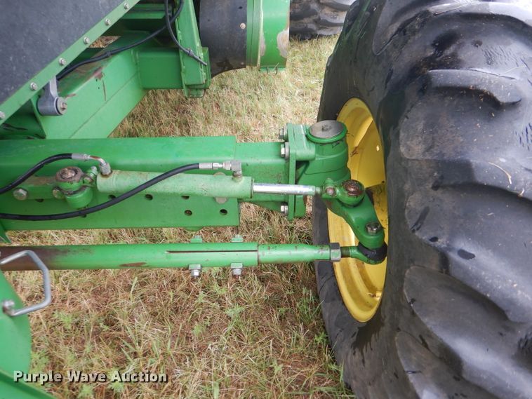 image for item GH9624 1993 John Deere 9500 combine