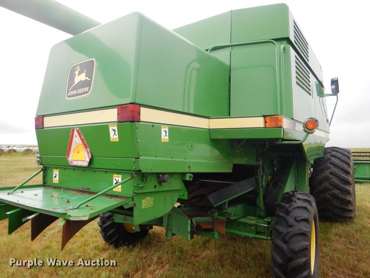 image for item GH9624 1993 John Deere 9500 combine