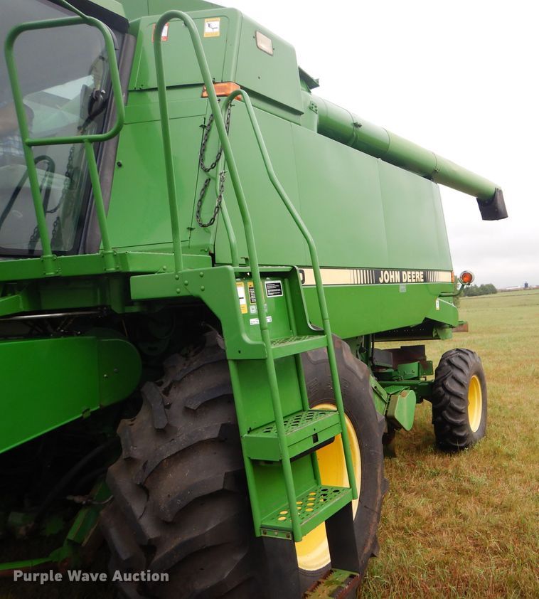 image for item GH9624 1993 John Deere 9500 combine