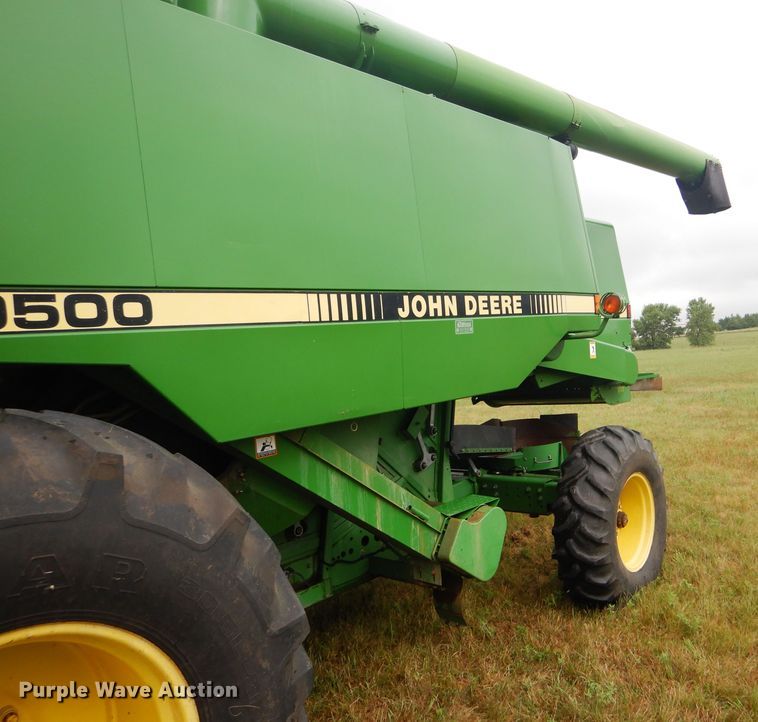 image for item GH9624 1993 John Deere 9500 combine