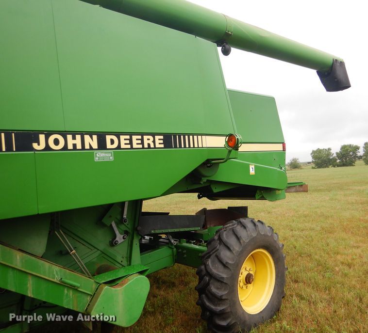 image for item GH9624 1993 John Deere 9500 combine