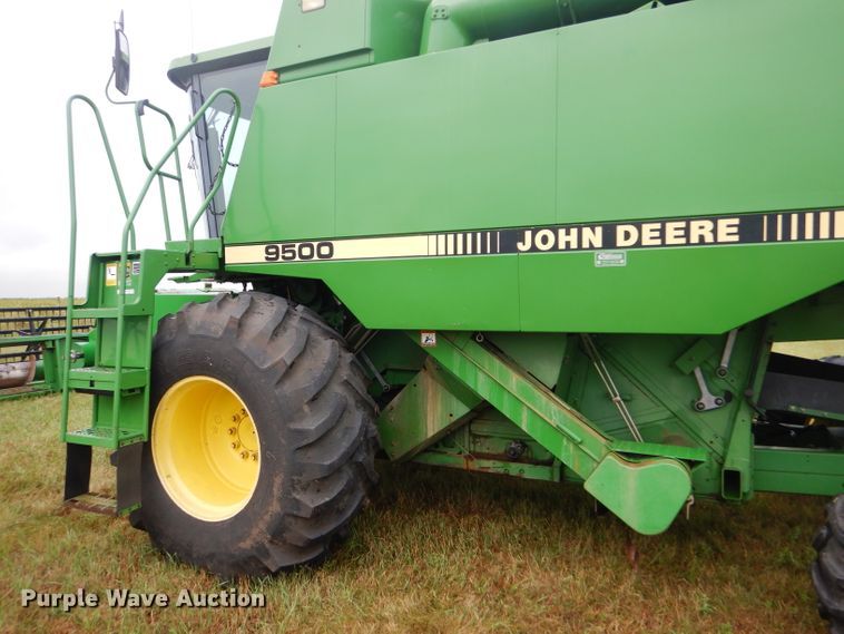 image for item GH9624 1993 John Deere 9500 combine