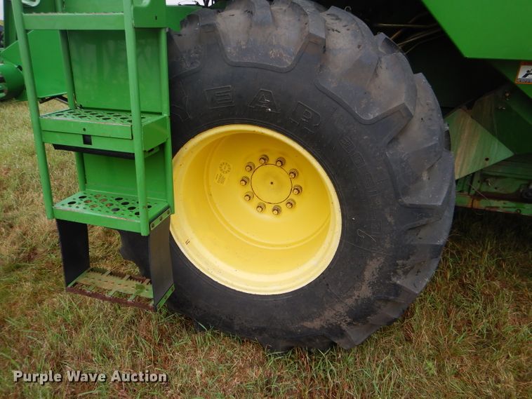 image for item GH9624 1993 John Deere 9500 combine