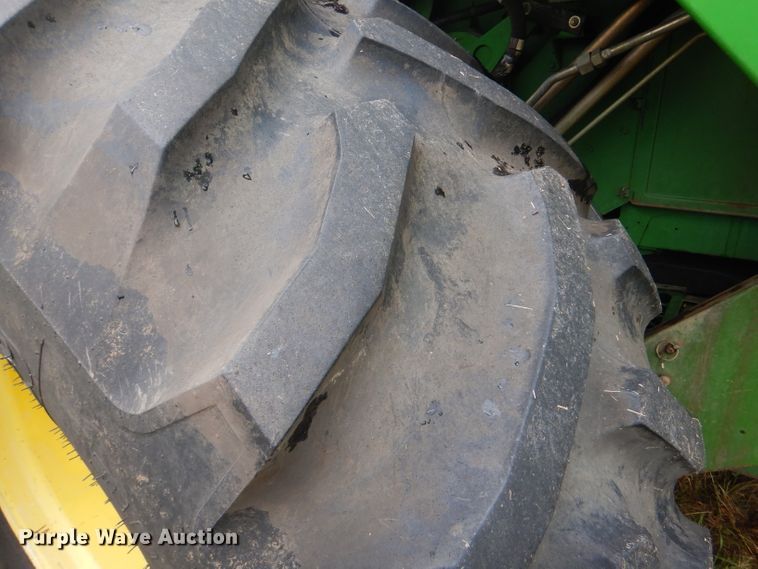 image for item GH9624 1993 John Deere 9500 combine