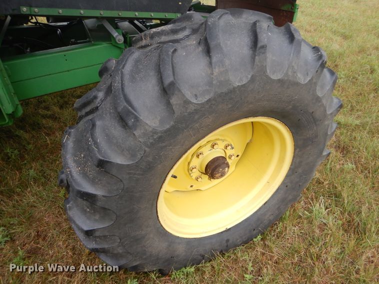 image for item GH9624 1993 John Deere 9500 combine