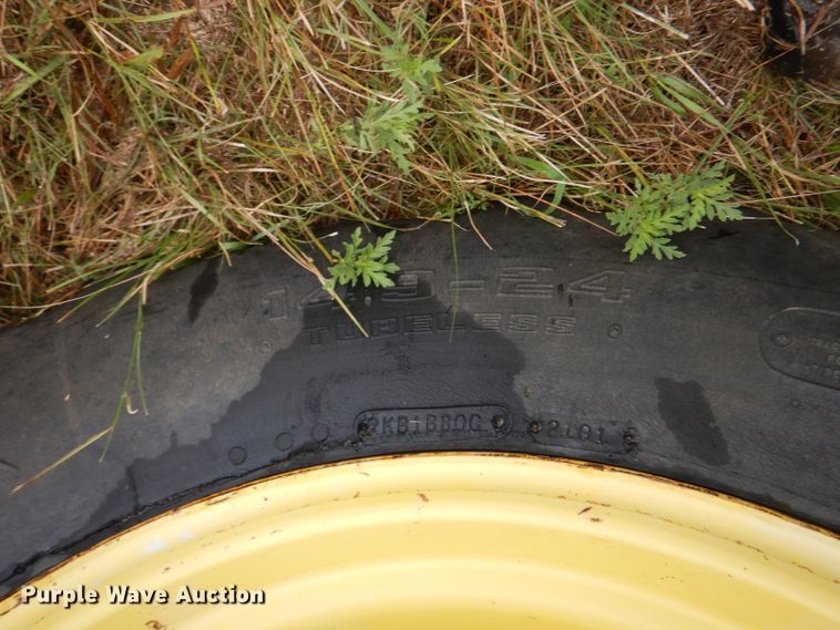 image for item GH9624 1993 John Deere 9500 combine