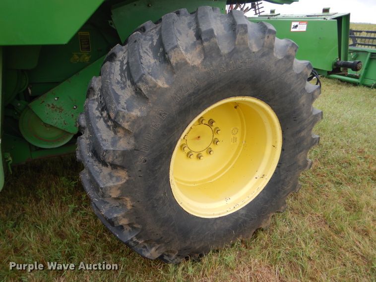 image for item GH9624 1993 John Deere 9500 combine