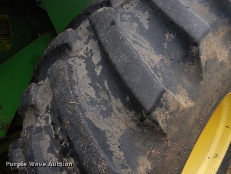 image for item GH9624 1993 John Deere 9500 combine