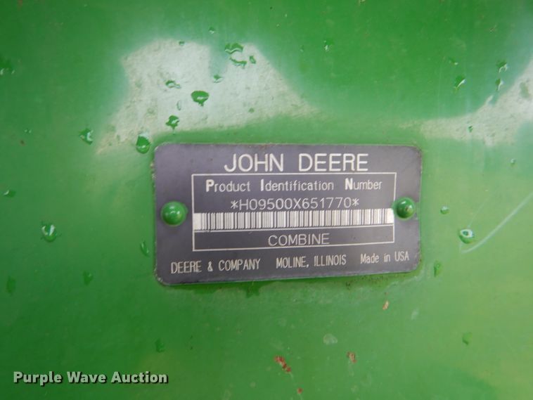 image for item GH9624 1993 John Deere 9500 combine