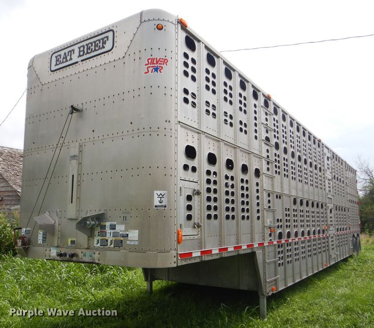 image for item GH9629 1998 Wilson Silver Star livestock trailer