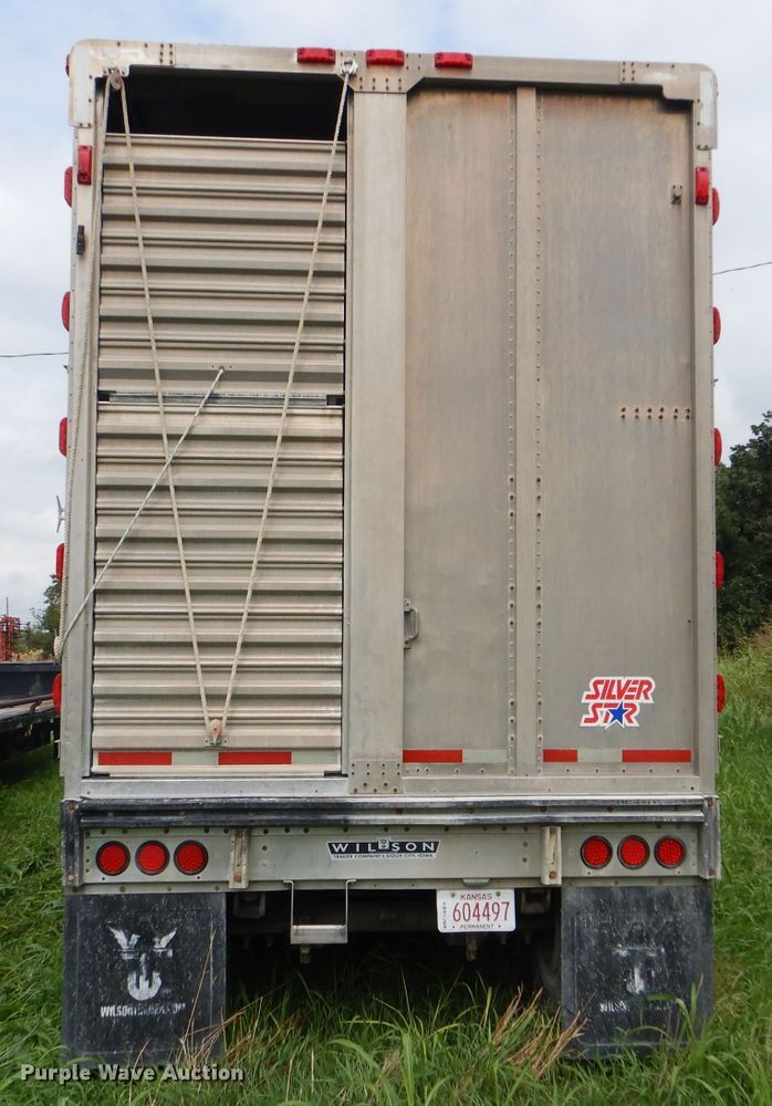 image for item GH9629 1998 Wilson Silver Star livestock trailer