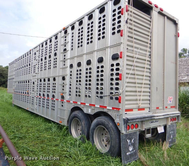image for item GH9629 1998 Wilson Silver Star livestock trailer