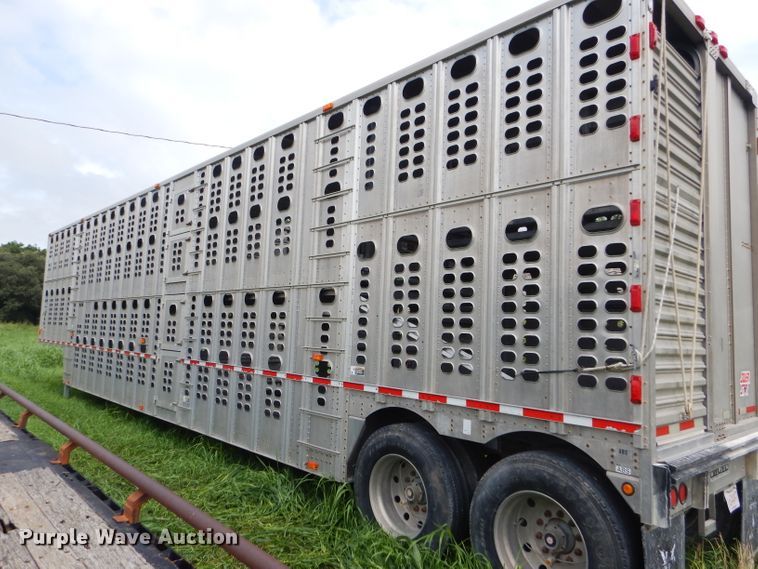 image for item GH9629 1998 Wilson Silver Star livestock trailer