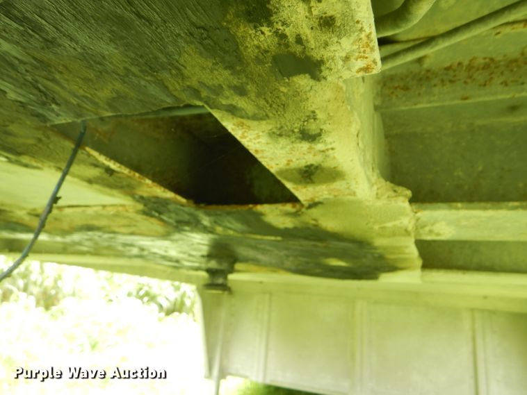 image for item GH9629 1998 Wilson Silver Star livestock trailer