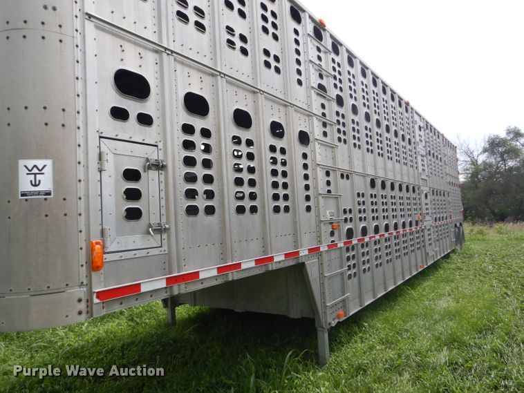 image for item GH9629 1998 Wilson Silver Star livestock trailer