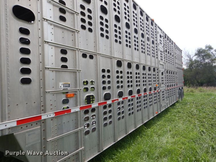 image for item GH9629 1998 Wilson Silver Star livestock trailer
