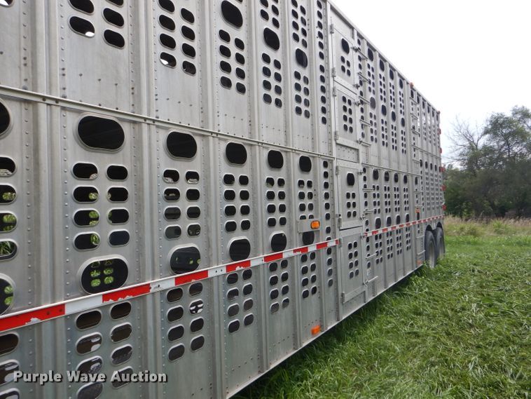 image for item GH9629 1998 Wilson Silver Star livestock trailer