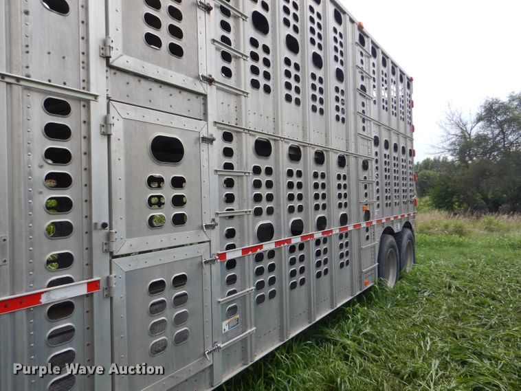 image for item GH9629 1998 Wilson Silver Star livestock trailer