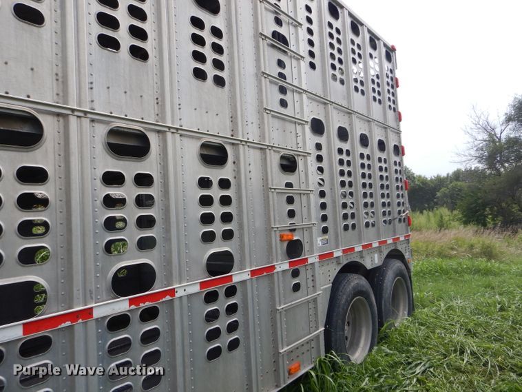 image for item GH9629 1998 Wilson Silver Star livestock trailer