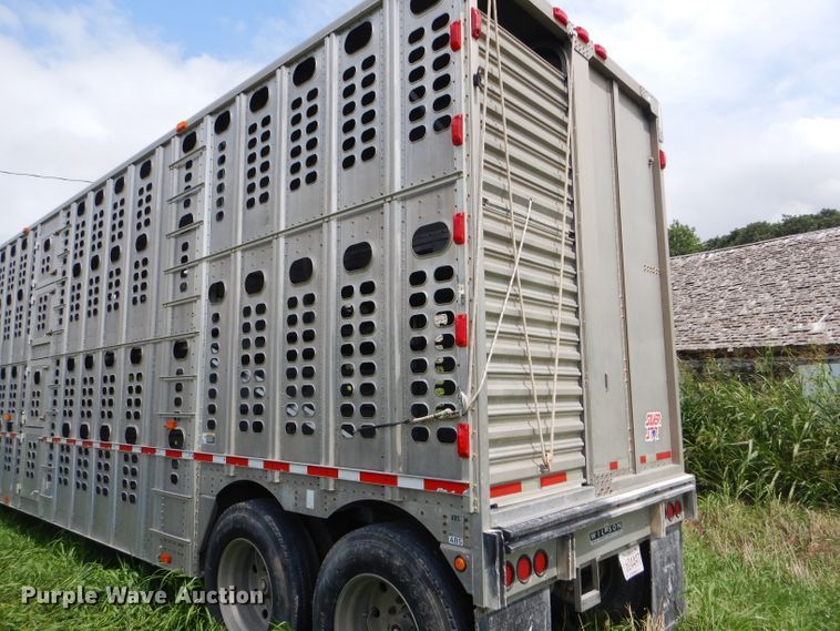 image for item GH9629 1998 Wilson Silver Star livestock trailer