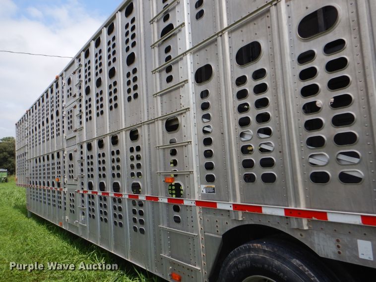 image for item GH9629 1998 Wilson Silver Star livestock trailer